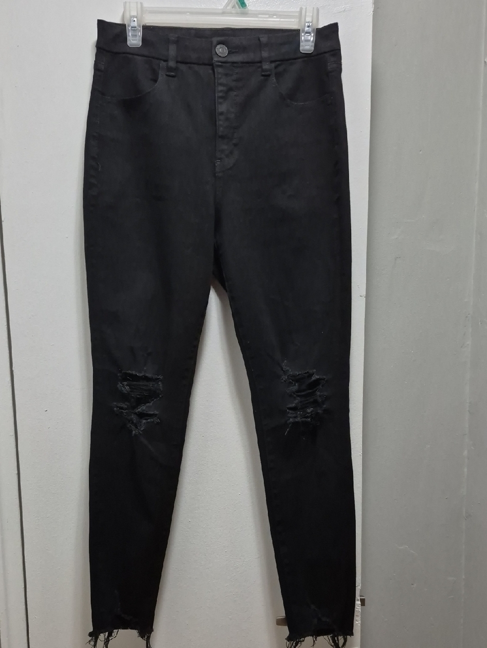American Eagle Outfitters Black Distressed High-Rise Skinny Jeans